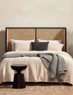 Jeni Platform Bed -VIAN Furniture Shop 227834 008 VIG 1