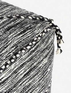 Liza Pouf -VIAN Furniture Shop 228918 001 DET 5