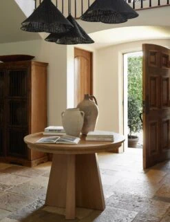 Nycola Extendable Oval Dining Table -VIAN Furniture Shop Entryway 23722 SITECROP 2 e09296ea 83ea 4889 aee7 10540b0e069b