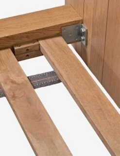 Siegel Platform Bed -VIAN Furniture Shop RP 1040 24 04 1 28a89cde f9d9 40ed b586 af14da9223fb