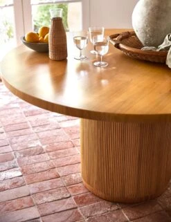 Elvia Round Dining Table -VIAN Furniture Shop SS23 GabriellaRoundDiningTable 207 detail